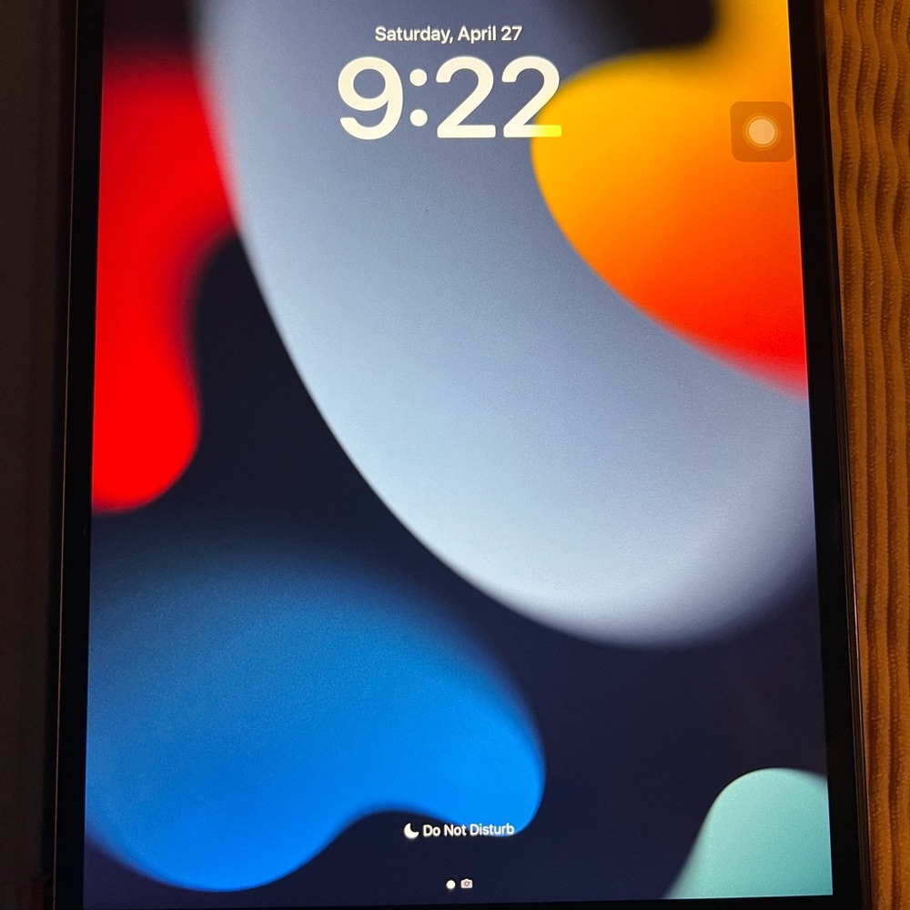 iPad Air 3rd Gen like new. 64 GB. Comes with case